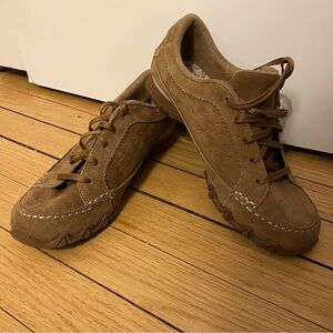 Sketchers Shoes Women’s 7 Tan Suede Relaxed Fit Air-Cooled Memory Foam Sneaker